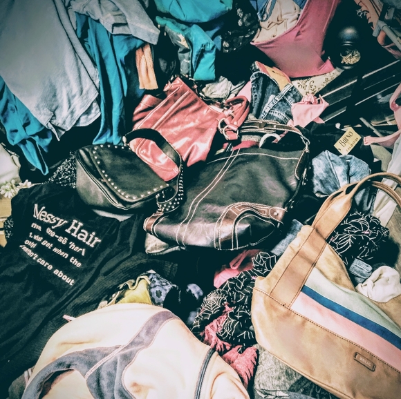 Meet your Posher, Nicole!🍀 - Picture 4 of 4